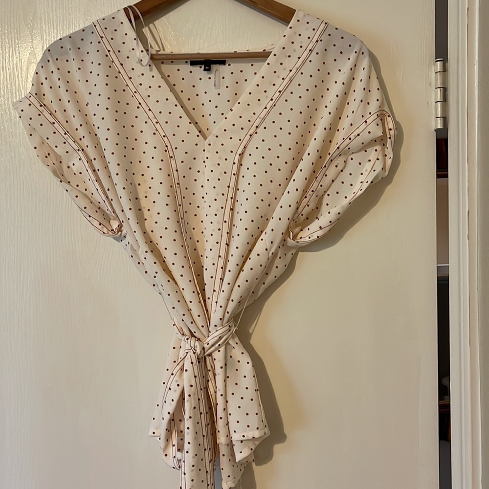 Adorable 1.State blouse. - Picture 2 of 3